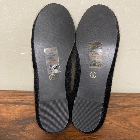 NWT Quirky & Cute Little Miss Matched Black Furry Loafers 9 - Picture 8 of 12